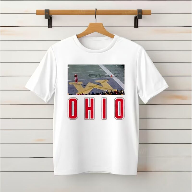 Brutus Ohio State Buckeyes football vs Michigan Wolverines snow fan_Classic T-Shirt