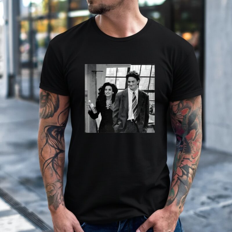 Chandler Bing and Courteney Cox Friends graphic 90s sitcom TV show vintage_T-Shirt