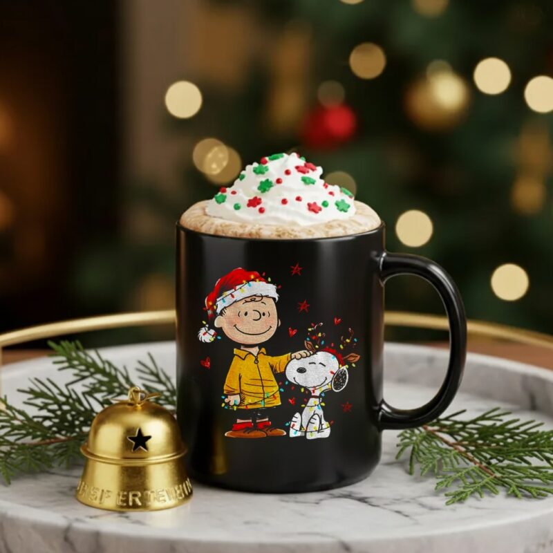 Charlie Brown and Snoopy Santa hat Merry Christmas_Ceramic Mug