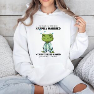 Frog me and my bed are happily married we have 2 kids named pillow and blanket_Hoodie