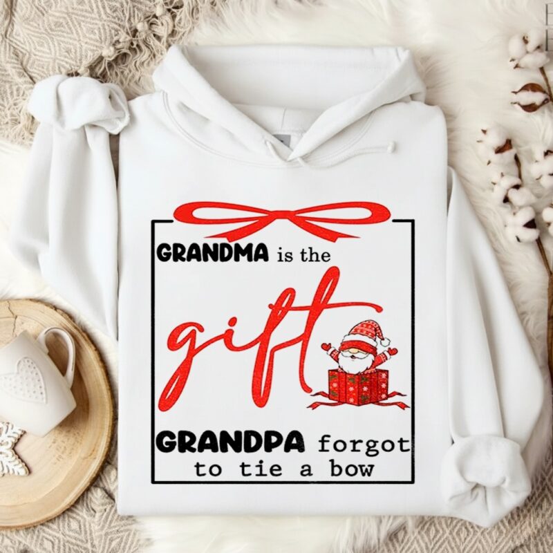 Gnome grandma is the gift grandpa forgot to tie a bow Christmas_Hoodie
