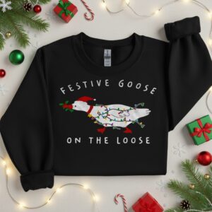 Goose silly Santa hat festive goose on the loose Christmas_Crewneck Sweatshirt