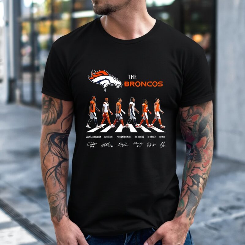 Denver Broncos NFL player cross the road signature_T-Shirt