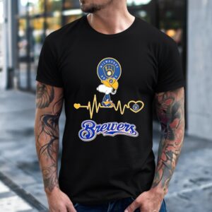 Milwaukee Brewers Peanuts Snoopy in heartbeat_T-Shirt