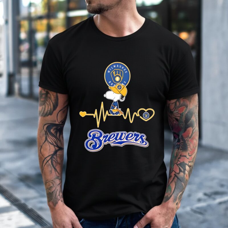 Milwaukee Brewers Peanuts Snoopy in heartbeat_T-Shirt