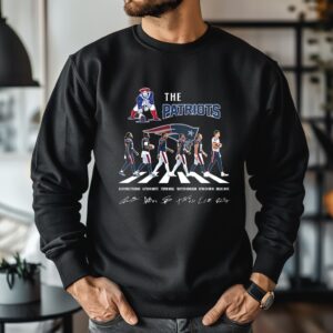 New England Patriots NFL player cross the road signature_Crewneck Sweatshirt